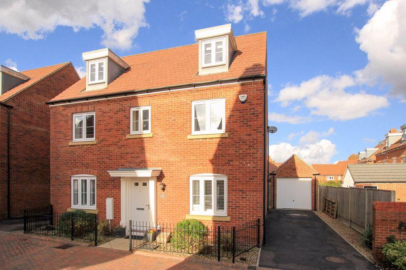 Aspen Park, Apsley, Hemel Hempstead 6 bed detached house £675,000