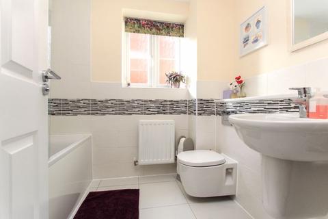 2 Dunnock Close, Hemel Hempstead, HP3 0FS