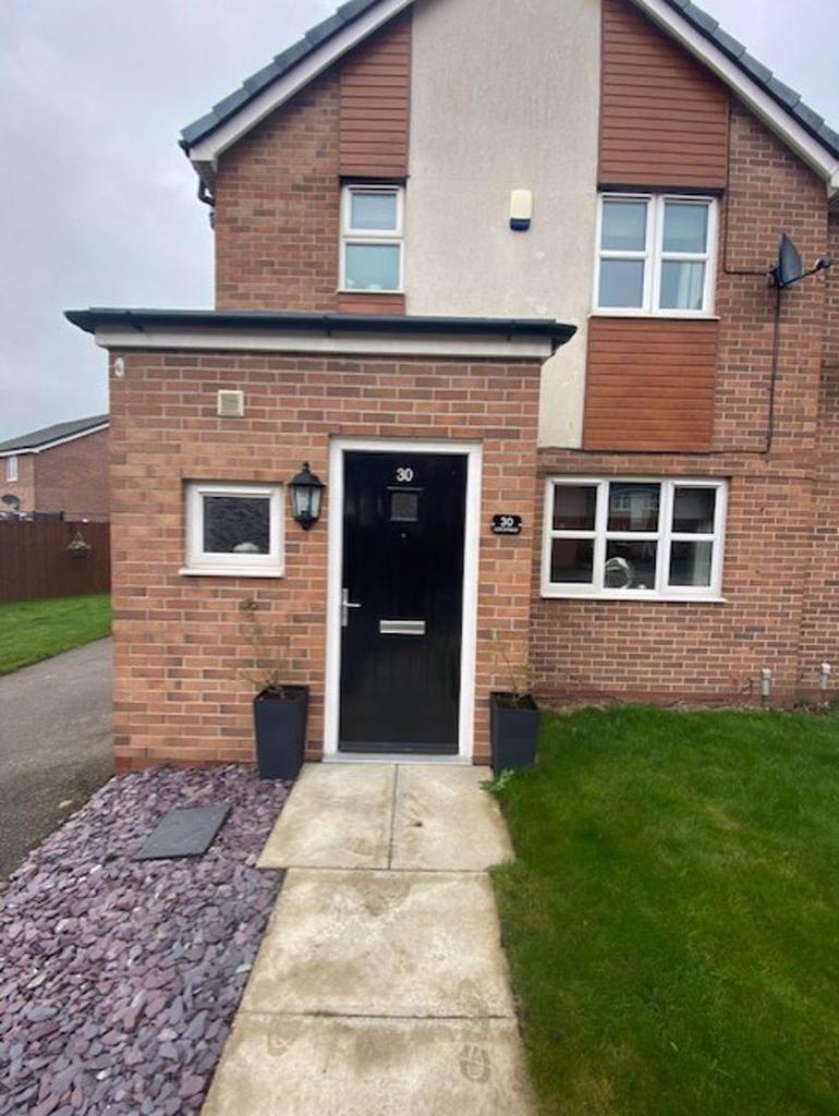 Lockfield, Runcorn 3 bed semidetached house £750 pcm (£173 pw)