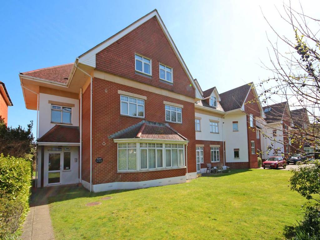 Grand Avenue, Southbourne, Bournemouth 3 bed apartment £1,095 pcm (£