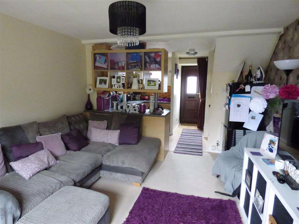Lamplighters Close, Hempstead, Gillingham 2 bed terraced house £900