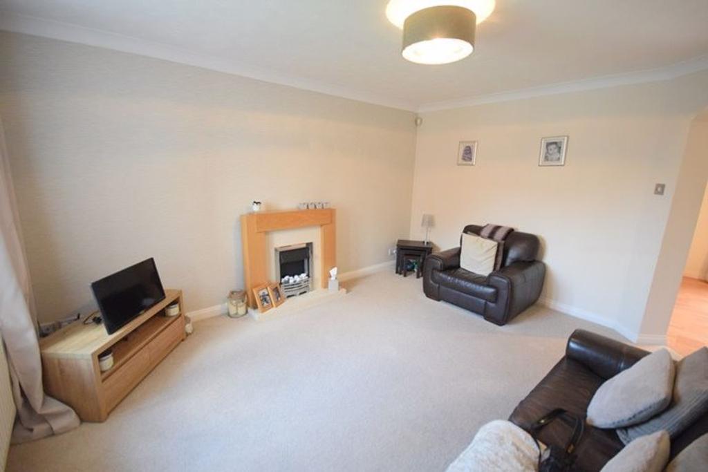 Beaconglade, South Shields 3 bed detached house £795 pcm (£183 pw)
