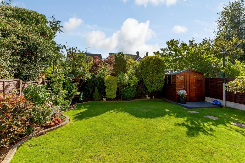 Plovers Mead, Wyatts Green, Brentwood 4 bed detached house £625,000