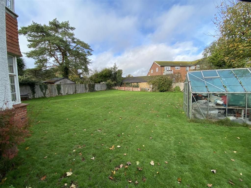 Collington Lane West, BexhillOnSea 4 bed detached house £575,000