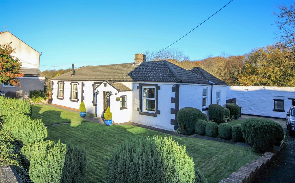Ivy Cottage, Holmside, Edmondsley... 3 bed equestrian property £499,950