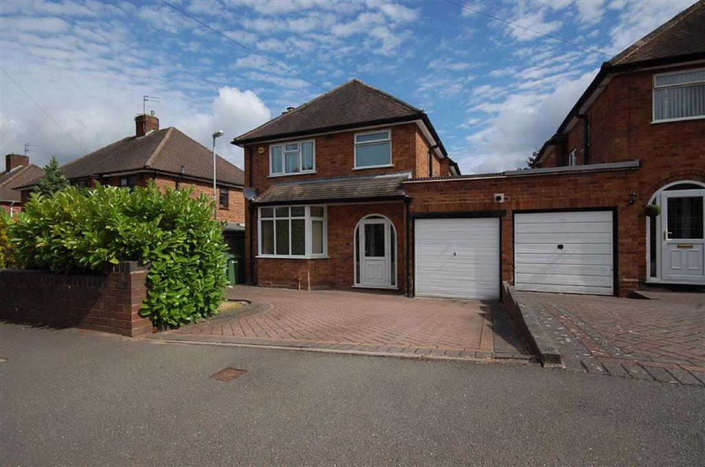 23, Brenton Road, Penn... 3 bed link detached house £825 pcm (£190 pw)
