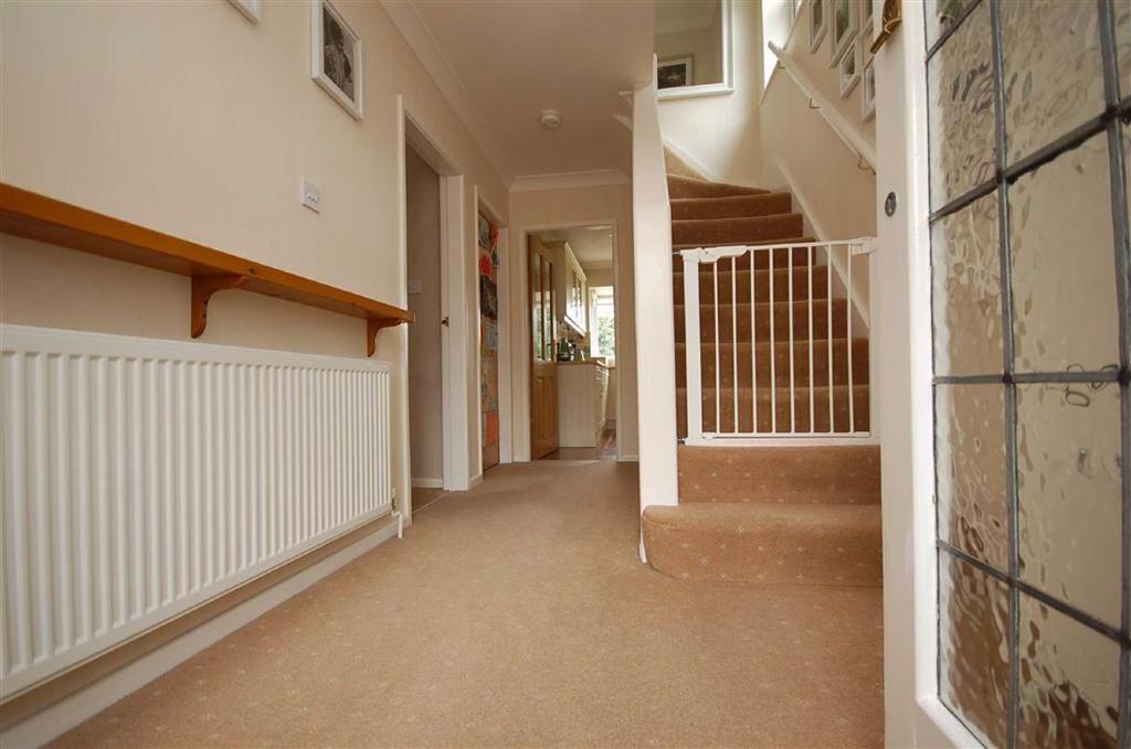23, Brenton Road, Penn... 3 bed link detached house £825 pcm (£190 pw)