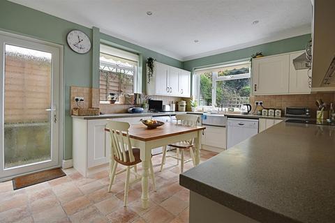 40 Manor Road, Bexhill-on-sea, TN40 1SN
