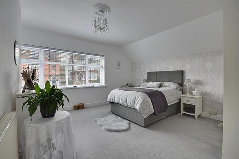 40 Manor Road, Bexhill-on-sea, TN40 1SN