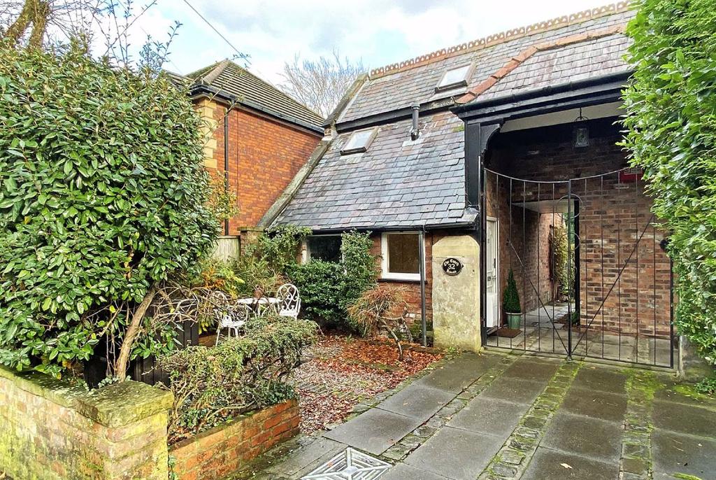 Burlington Road, Altrincham, Cheshire 2 bed semidetached house £350,000