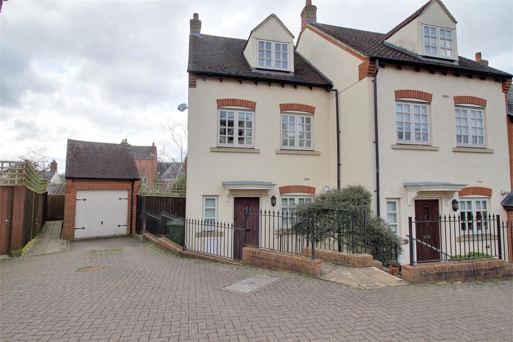 Freemans Orchard, Newent 3 bed end of terrace house £225,000