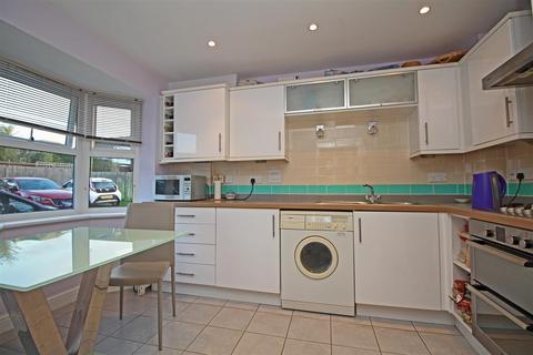 4 Forest Mews, Horsham, RH12 4GG
