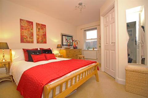 4 Forest Mews, Horsham, RH12 4GG