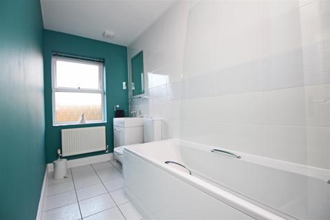 4 Forest Mews, Horsham, RH12 4GG