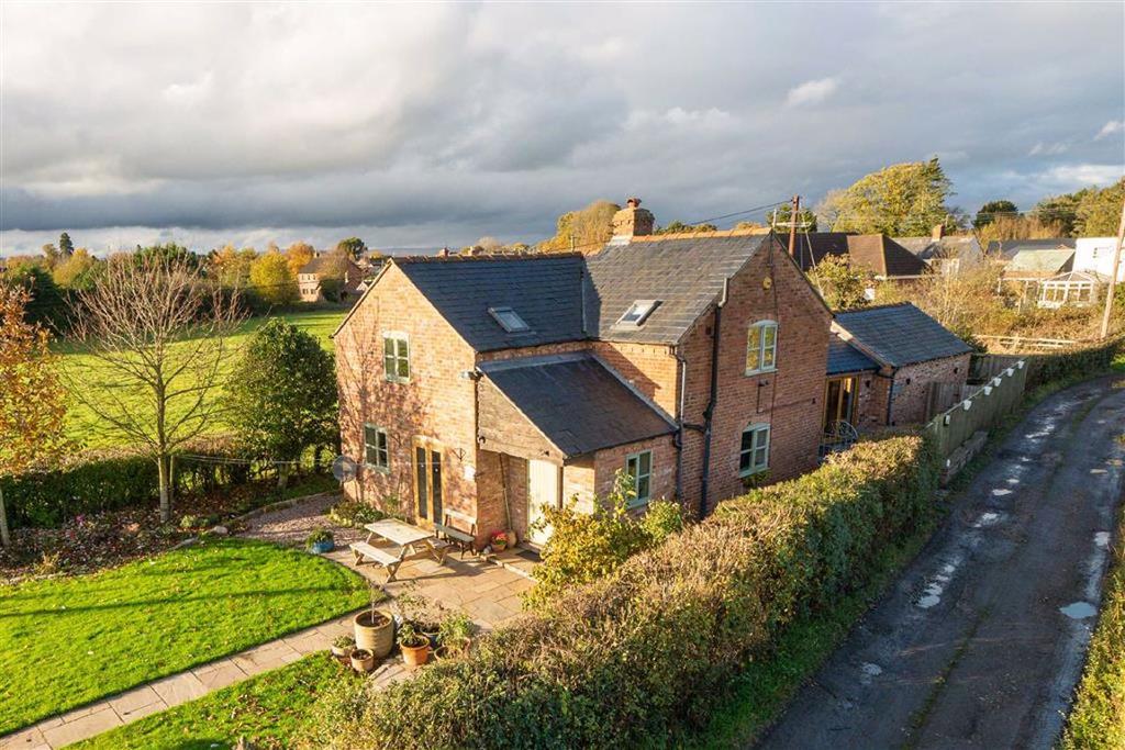 Moss Lane, Dudleston Heath, SY12 4 bed country house £375,000