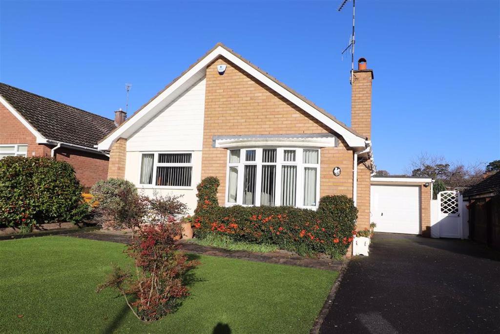 Newbold Terrace East, Leamington Spa... 3 bed detached bungalow £525,000