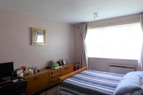 45 Guernsey Close, Hounslow, TW5 0PH