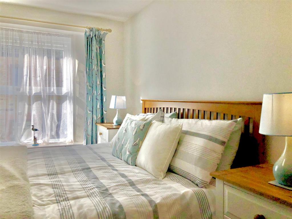 Bed 1.jpg