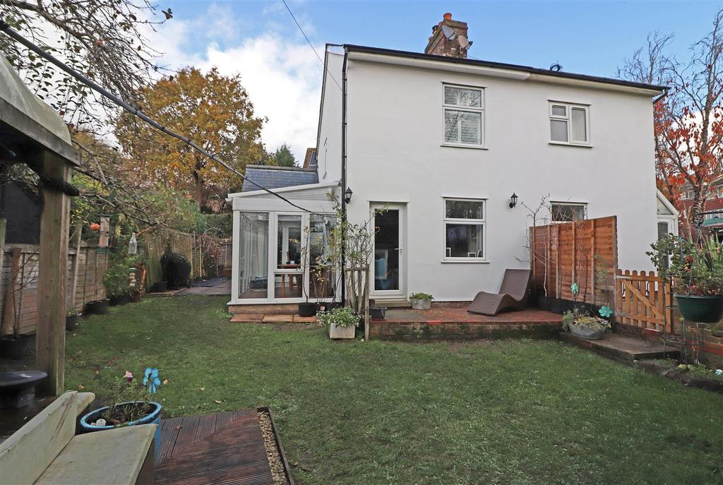 St. Johns, Redhill 2 bed semidetached house £425,000
