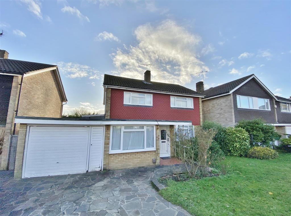 Wren Crescent, Bushey 3 bed detached house £725,000