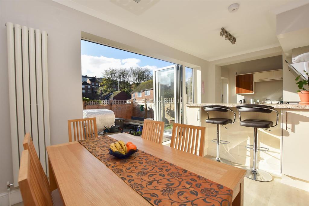 Elphinstone Avenue, Hastings 3 bed end of terrace house £275,000