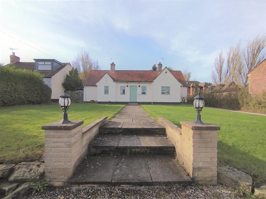 Stretton Road, Clay Cross, Chesterfield 3 bed detached bungalow £315,000
