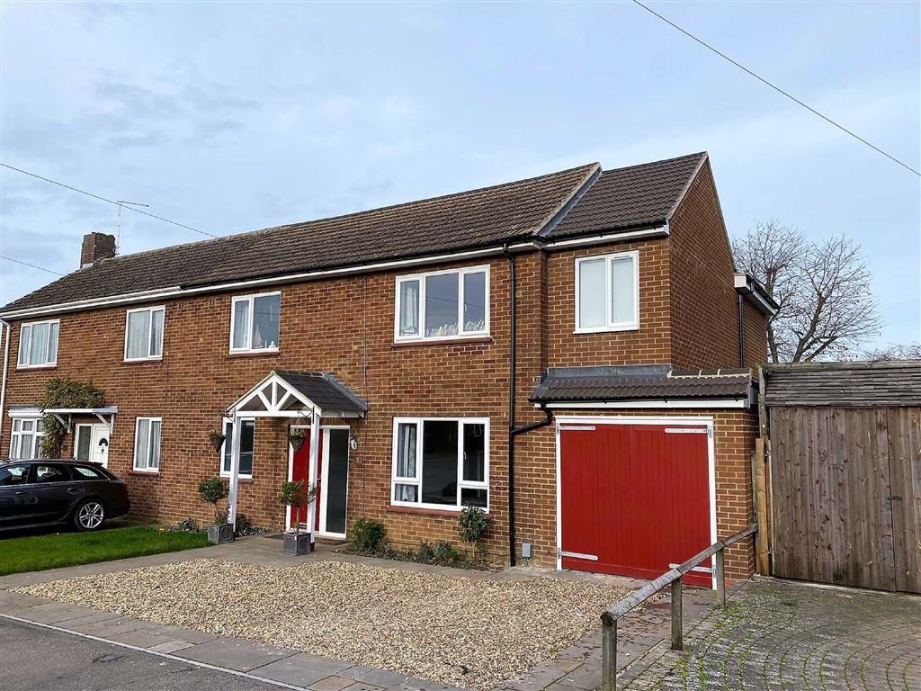 Weston Avenue, Leighton Buzzard 4 bed semidetached house £375,000