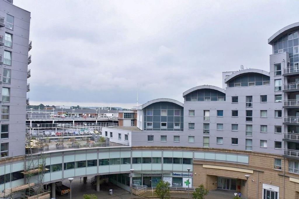 CROWN HEIGHTS, BASINGSTOKE 2 bed apartment £900 pcm (£208 pw)