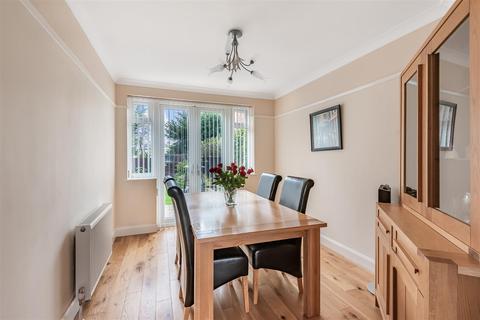 3 Stoneleigh Crescent, Stoneleigh, Epsom, KT19 0RT