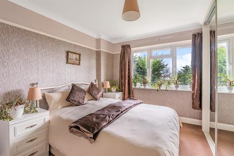 3 Stoneleigh Crescent, Stoneleigh, Epsom, KT19 0RT
