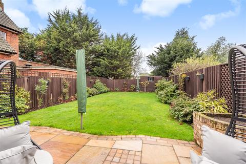 3 Stoneleigh Crescent, Stoneleigh, Epsom, KT19 0RT