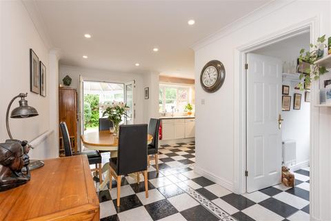 19 The Wilderness, East Molesey, KT8 0JT