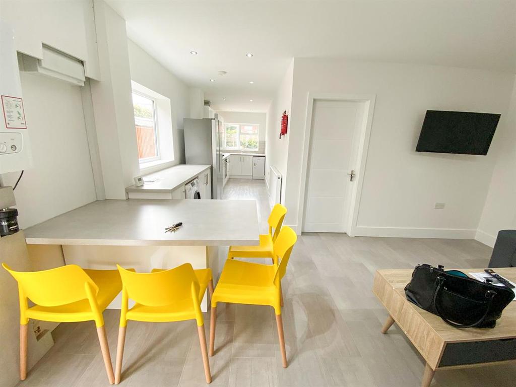 *£140pppw* Warwick Avenue, Beeston, NG9 2HQ UON 5 bed detached house