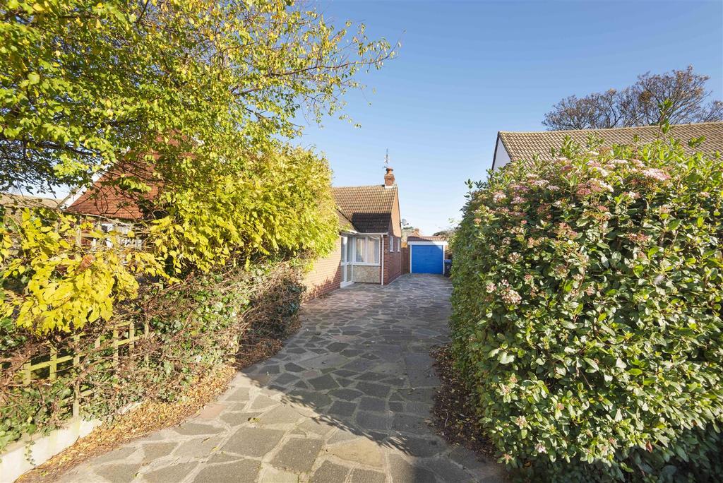 Reading Street, Broadstairs 3 bed detached bungalow £425,000