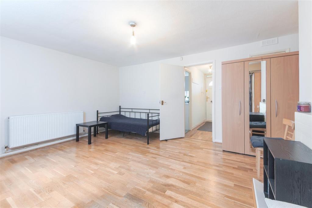 Winkfield Road, Wood Green, N22 Studio £875 pcm (£202 pw)
