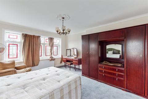 2 Campden Crescent, Wembley, HA0 3JQ