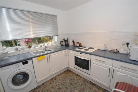 7 Ash Grove, Brighouse, HD6 1RB