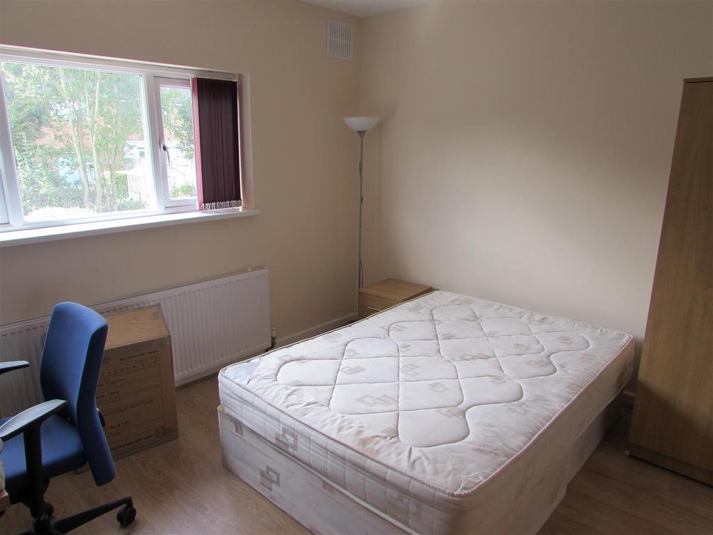 Pershore Place, Coventry 6 bed terraced house £2,500 pcm (£577 pw)