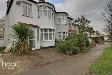 31 Avondale Drive, Leigh-on-sea, SS9 4HN