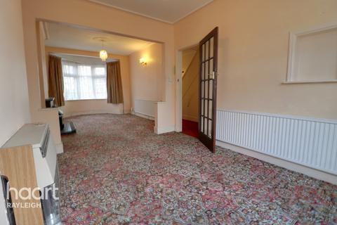 31 Avondale Drive, Leigh-on-sea, SS9 4HN