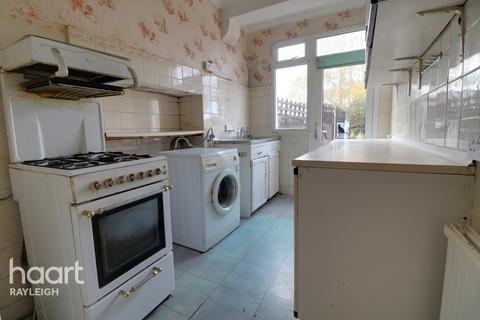 31 Avondale Drive, Leigh-on-sea, SS9 4HN
