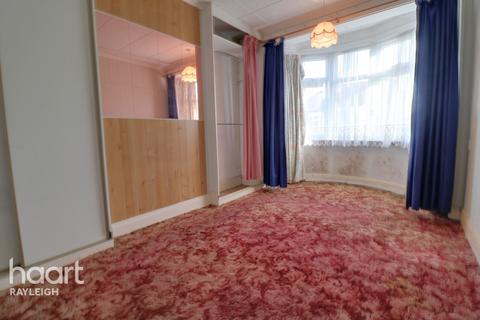 31 Avondale Drive, Leigh-on-sea, SS9 4HN