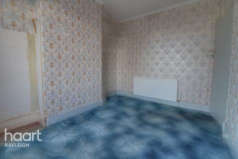 31 Avondale Drive, Leigh-on-sea, SS9 4HN