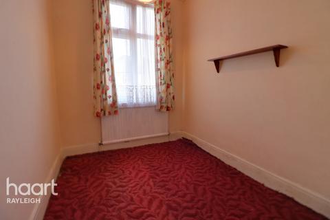 31 Avondale Drive, Leigh-on-sea, SS9 4HN