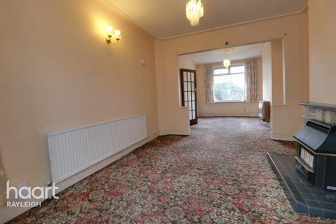 31 Avondale Drive, Leigh-on-sea, SS9 4HN