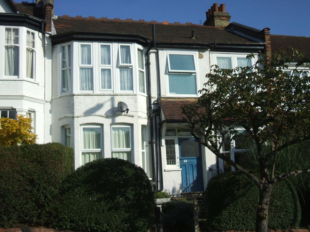 Cranley Gardens, Muswell Hill N10 Studio to rent £625 pcm (£144 pw)