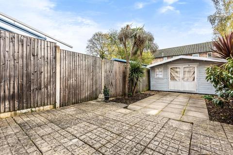 32 Hardman Road, Kingston Upon Thames, KT2 6RH