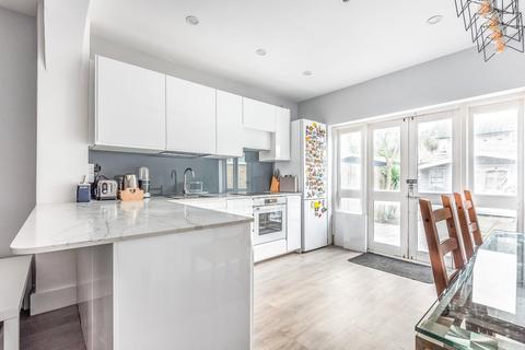 32 Hardman Road, Kingston Upon Thames, KT2 6RH