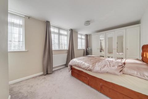 2 bedroom semi-detached house to rent, Ashford,  Sunbury,  TW15