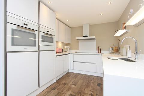 14 Park Gate, London, W5 1PX